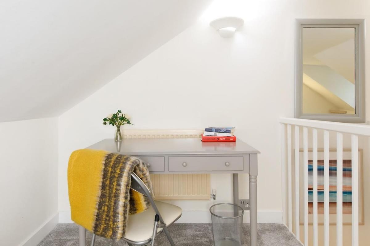 Beautiful Georgian Home In The Heart Of Chichester Exterior foto